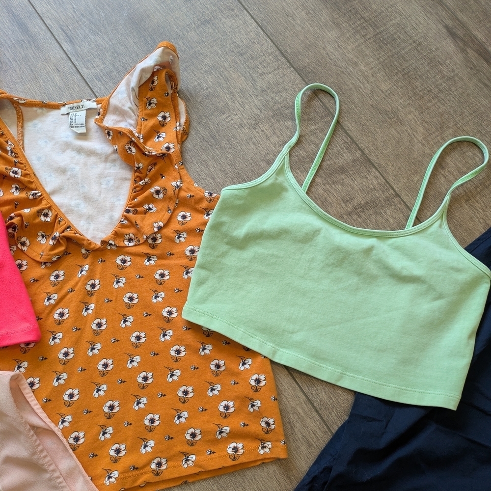 Bundle Of 5 Tank Tops Size Small - Picture 3 of 6